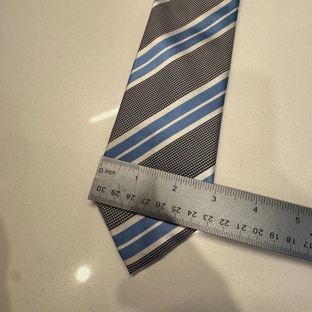 Banana Republic Tie Gray Blue Stripe 100% Silk Necktie‎ 58